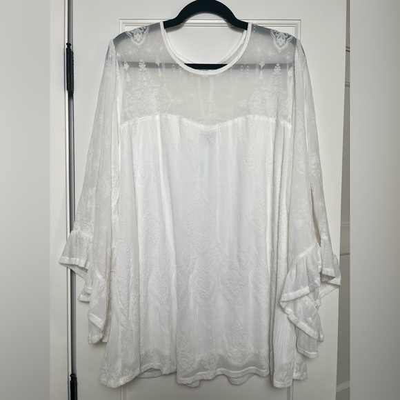 Flocked Mesh Crew Neck Bell Sleeve Swing Top (3X) - Picture 4 of 5